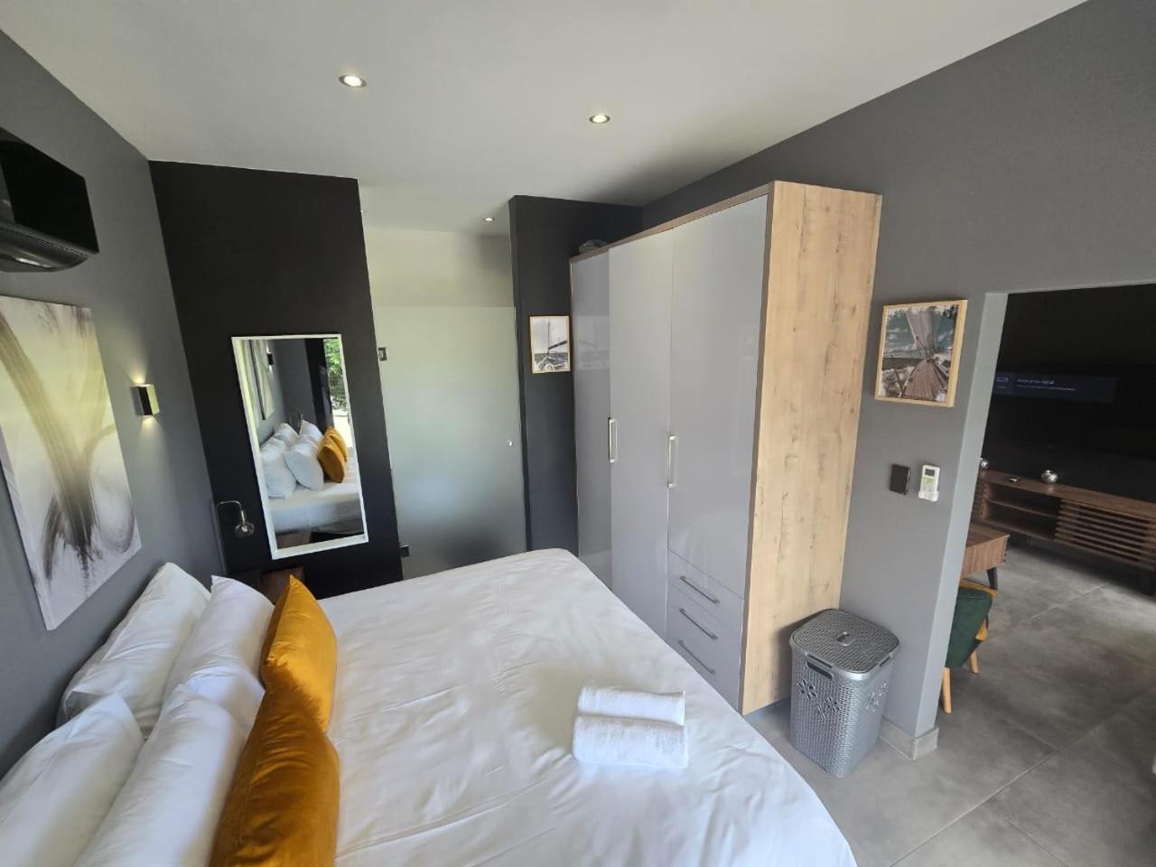 The Block Hotel Wildernis Buitenkant foto